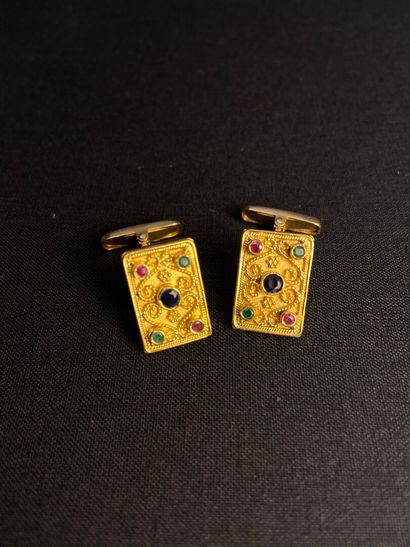 null Pair of cufflinks in yellow gold 750 thousandth, the ends of rectangular form...