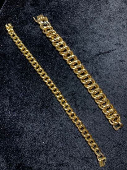 null Lot en or jaune 750 millièmes comprenant deux bracelets articulés et des maillons.

(Accidents...