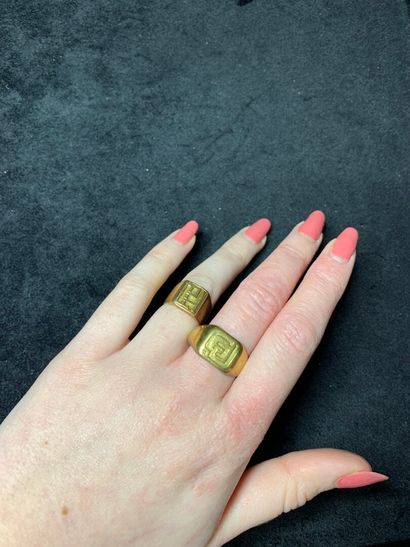 null Lot in yellow gold 750 thousandths including a wedding ring and two rings, the...
