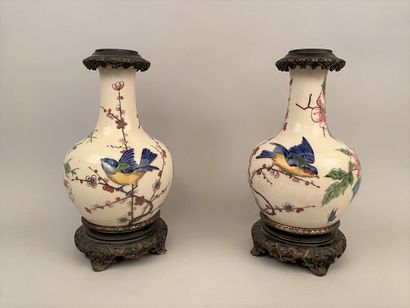 null In the taste of Edouard GILLE (1868-1897) 

Pair of vases mounted in ceramic...