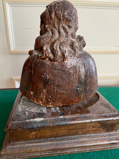 null Carved wooden bust of a holy man resting on a pedestal (reported) 

18th century

Total...