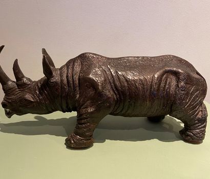 null RHINOCEROS in bronze with brown patina 

size: 30 x 12 cm