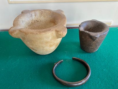 null SET including two marble and granite mortars and a bracelet. 

19th century

Height...