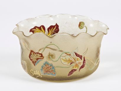 null Emile GALLE (1846 - 1904)

Vase oblong à col ourlé resserré en verre givré transparent...