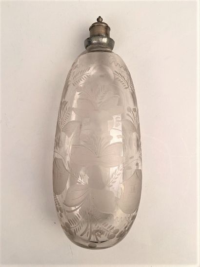 null GERMANY 

Bottle to be posed out of translucent and colorless blown glass, with...