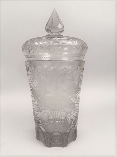 null GERMANY

Large covered glass vase engraved with military trophy and riders.

18th...