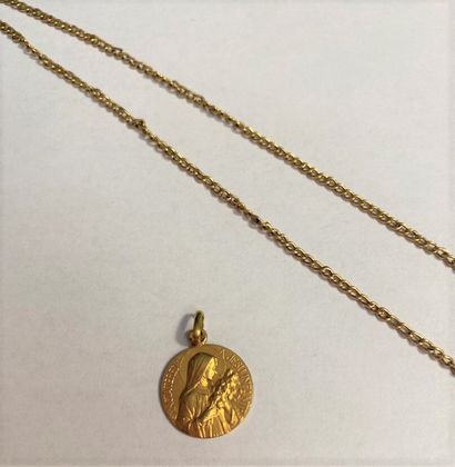 null A MEDAL and a chain in 18k yellow gold (750°/oo). 

Total weight : 8,3 g