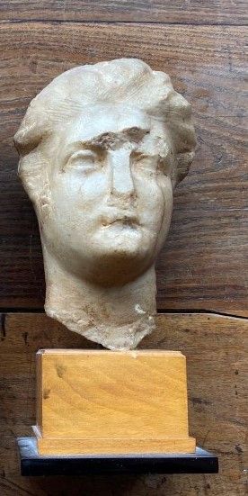 null ANTIQUE ROME

Marble head of a woman. 

Height Approximately 22 cm high (not...