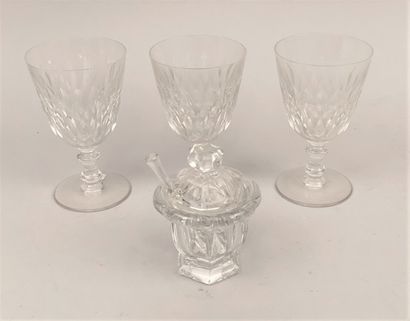 null BACCARAT

Set of three crystal stemmed glasses, the cup cut in facets, the leg...
