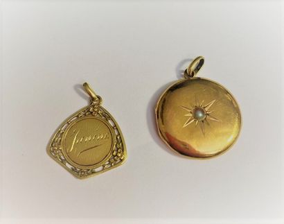 null 18k (750°/oo) yellow gold medallion pendant set with a pearl. Gross weight:...