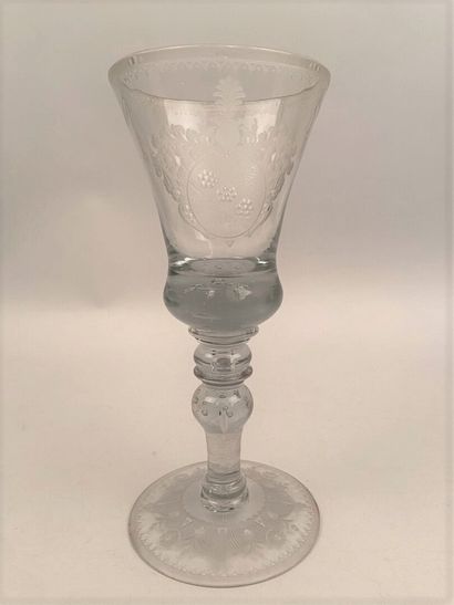 null FRANCE

A large translucent blown glass, the chalice engraved with a coat of...