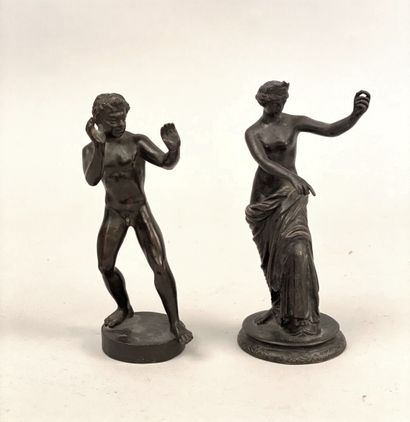 null DEUX SUJETS en bronze à patine brune figurant la Vénus et un homme nu.

XIXème...