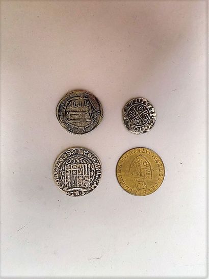null LOT OF ANCIENT MONEY in silver and brass including a Louis XV shield with olive...
