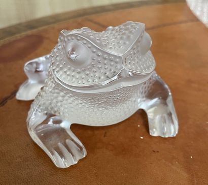 null LALIQUE France 

Crystal Toad 

Signed 

8 x 11 x 12 cm