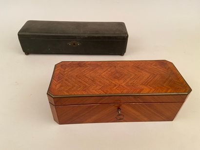 null Set of two glove boxes: 

- Rectangular glove box with cut sides in marquetry...