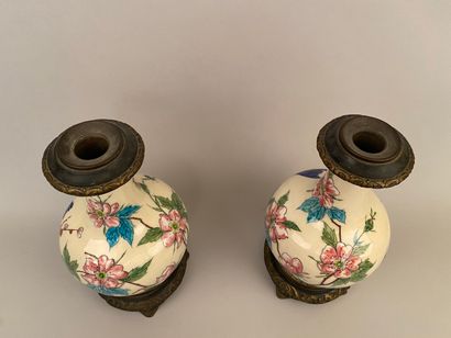 null In the taste of Edouard GILLE (1868-1897) 

Pair of vases mounted in ceramic...