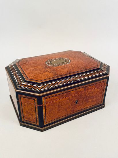 null Octagonal jewelry box in veneered wood inlaid with friezes inlaid with mother-of-pearl...