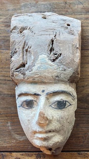 null EGYPT

Wooden anthropomorphic head, painted eyes. 

Height : 29 cm 29 cm high...