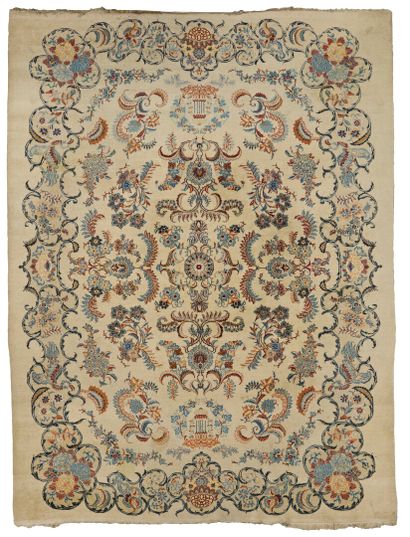 null GRAND TAPIS mécanique en laine à fond crème à floral orientalisant 

320 x 415...