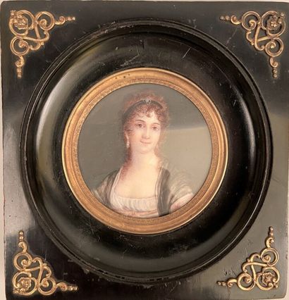 null ECOLE FRANCAISE du XIXème siècle

Portrait d'une jeune femme.

Gouache sur ivoire.

Porte...