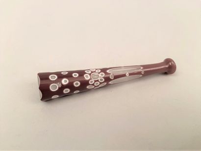 null CIGARETTE HOLDER in overlay glass with stylized flowers and openwork lozenges.

19th...