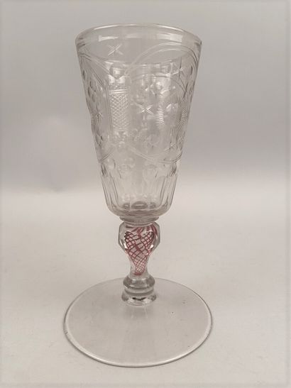 null GERMANY

Large glass on foot in colorless crystal, the chalice with engraved...