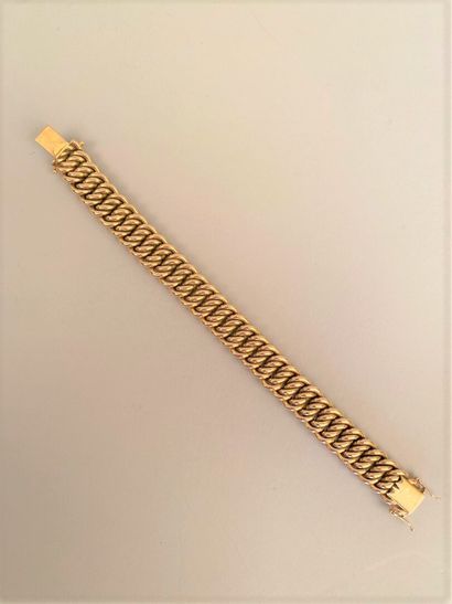 null BRACELET in 18K yellow gold (750°/oo) with twisted links. 

Weight : 34,3 g