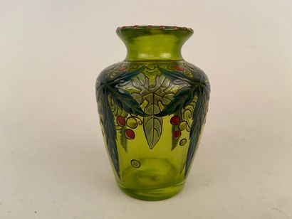 null Emile GALLE (1846-1904)

Small vase with a flared neck in green tinted glass...