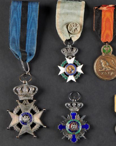 null FOREIGN COUNTRIES, LOT OF FOUR DECORATIONS : Belgium, Order of Leopold II, a...