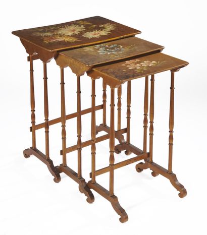 null FOUR painted wood nesting TABLES with polychrome decoration of flowers, the...