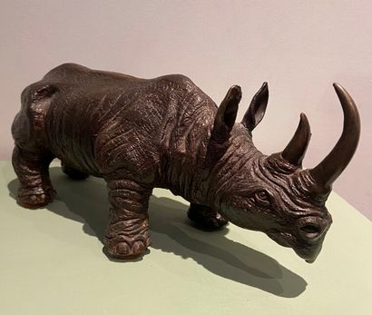 null RHINOCEROS in bronze with brown patina 

size: 30 x 12 cm