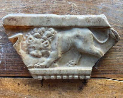 null GREEK-ROMAN WORK

Sculpted stone architectural element decorated with a lion...