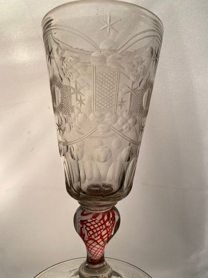 null GERMANY

Large glass on foot in colorless crystal, the chalice with engraved...