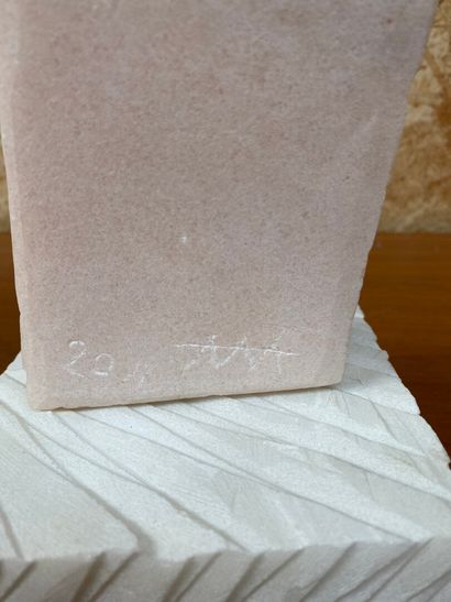 null CONTEMPORARY SCHOOL -AAA

Untitled

Sculpture in pink stone representing a stele...