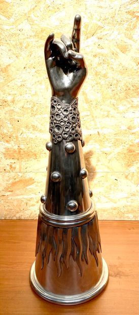 null PIERO FIGURA, Per Atena

Patinated pewter woman's arm on a flamed base, the...