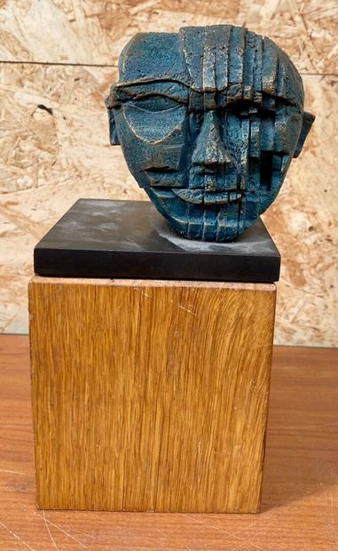 null Yvette Vincent ALLEAUME ? 

Head 

Proof in bronze with blue patina, signed....