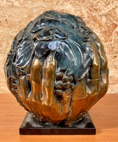 null Odette LECERF 

"Offrande"

Epreuve en bronze. Cachet de fondeur Ducros, Paris....