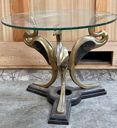 null LOW TABLE storks in brass and glass top. 

Height 49,5 cm 

(accidents)
