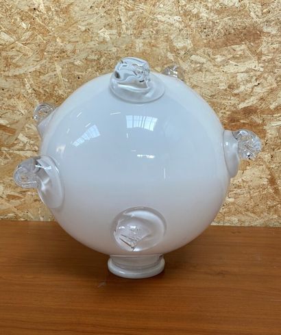 null Decorative element in white glass of ball shape. 

Height 31 cm