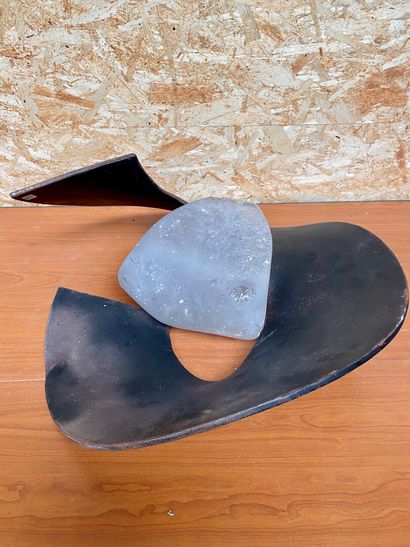 null CONTEMPORARY SCHOOL

Curves, 2006

Metal and glass paste, signed with the initials...