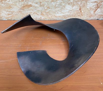 null CONTEMPORARY SCHOOL

Curves, 2006

Metal and glass paste, signed with the initials...