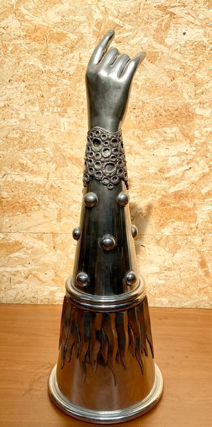 null PIERO FIGURA, Per Atena

Patinated pewter woman's arm on a flamed base, the...