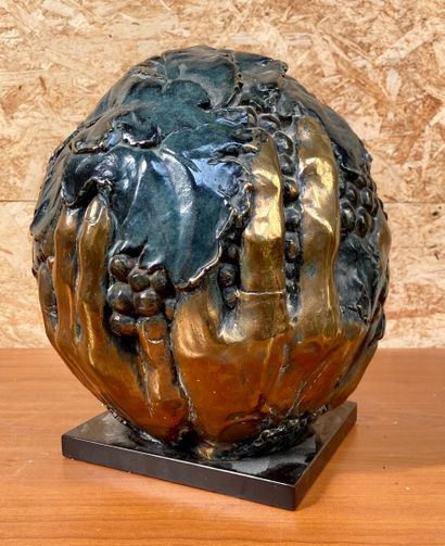 null Odette LECERF 

"Offrande"

Epreuve en bronze. Cachet de fondeur Ducros, Paris....