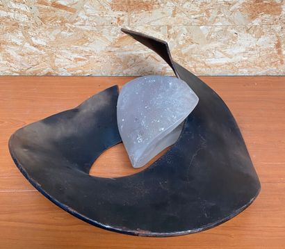 null CONTEMPORARY SCHOOL

Curves, 2006

Metal and glass paste, signed with the initials...