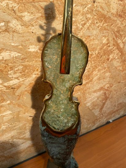 null NOWACZYK

Violin woman

Sculpture in bronze with green and gilded patina and...
