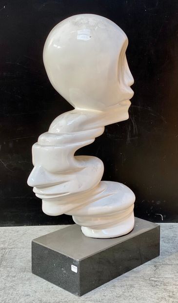 null CONTEMPORARY SCHOOL 

Faces

Plastic print on a marble base. 

Height 77 cm