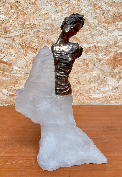 null CONTEMPORARY SCHOOL

Woman and rock

Proof in glass paste and bronze with golden...