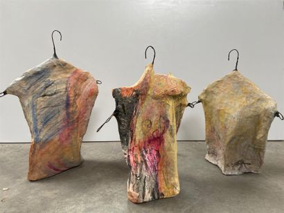 null Contemporary School

Men - hangers 

Three sculptures in paper maché and metal...