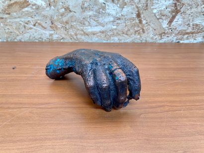 null CONTEMPORARY SCHOOL 

Hand in bronze 

Length 21 cm