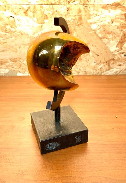 null SYLVAL

Map'pomme

Epreuve en bronze à patine doré, sur un socle en bronze....